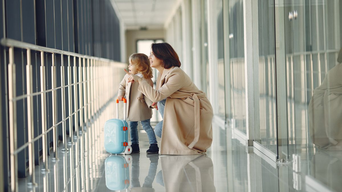 child-minor-airport-4173218
