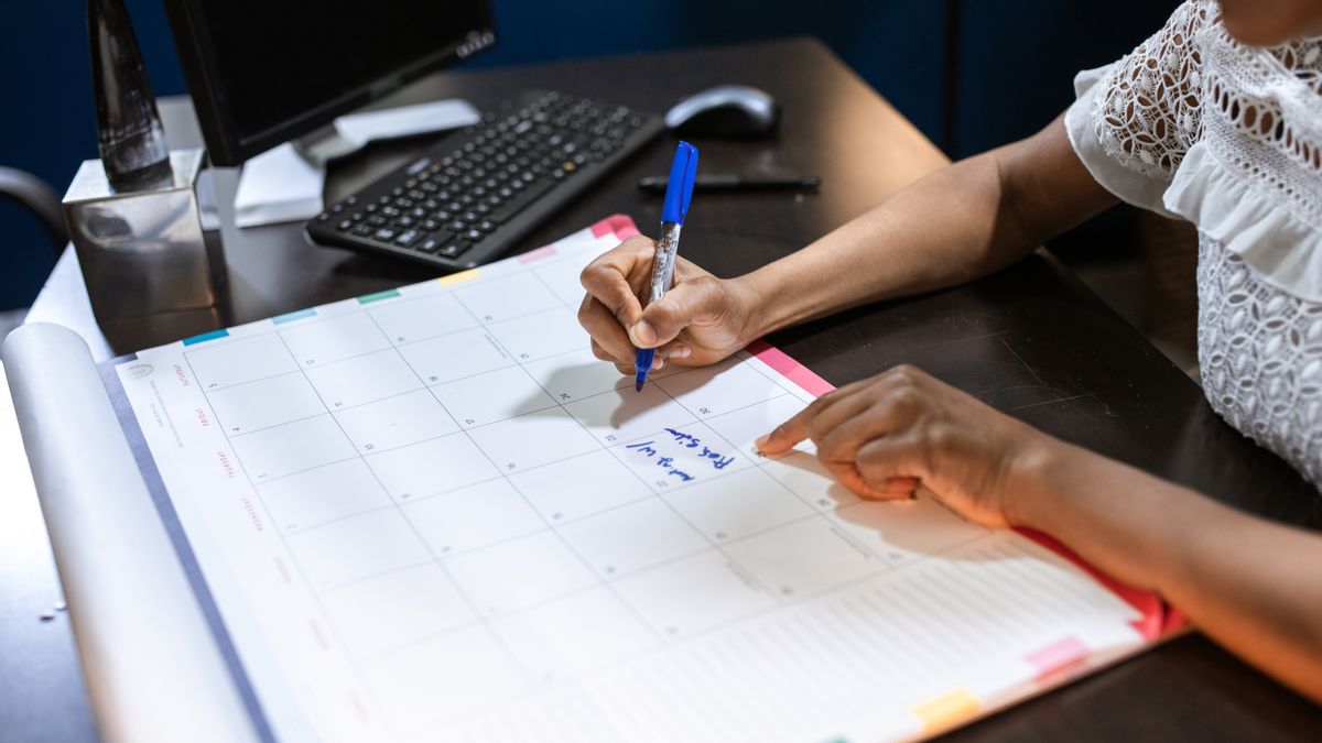 Calendar marking the ESTA application deadline before a US trip