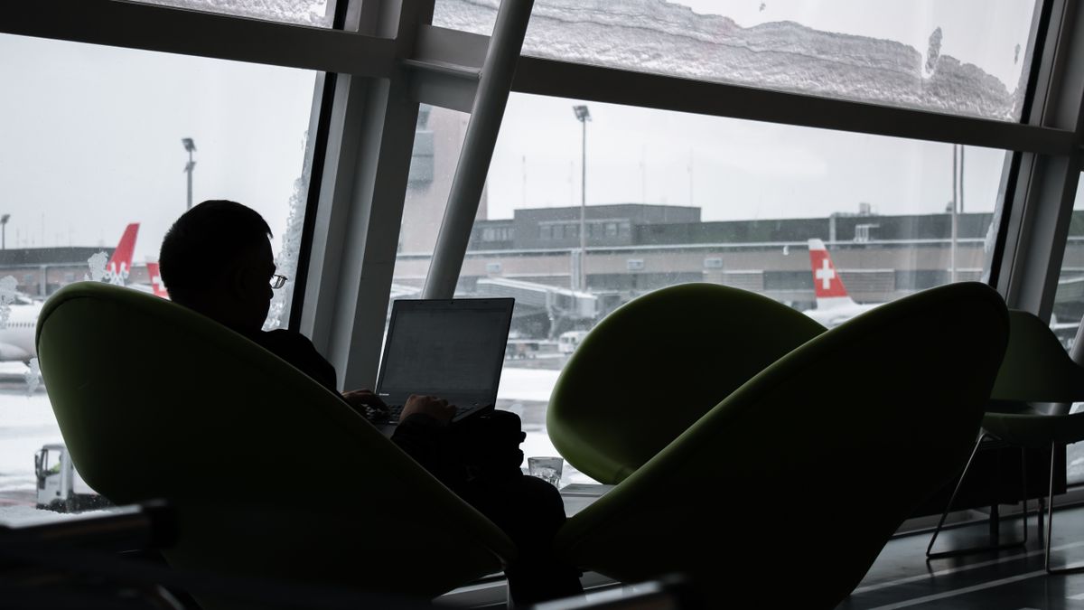 Working in an airport lounge during an ESTA business trip transit