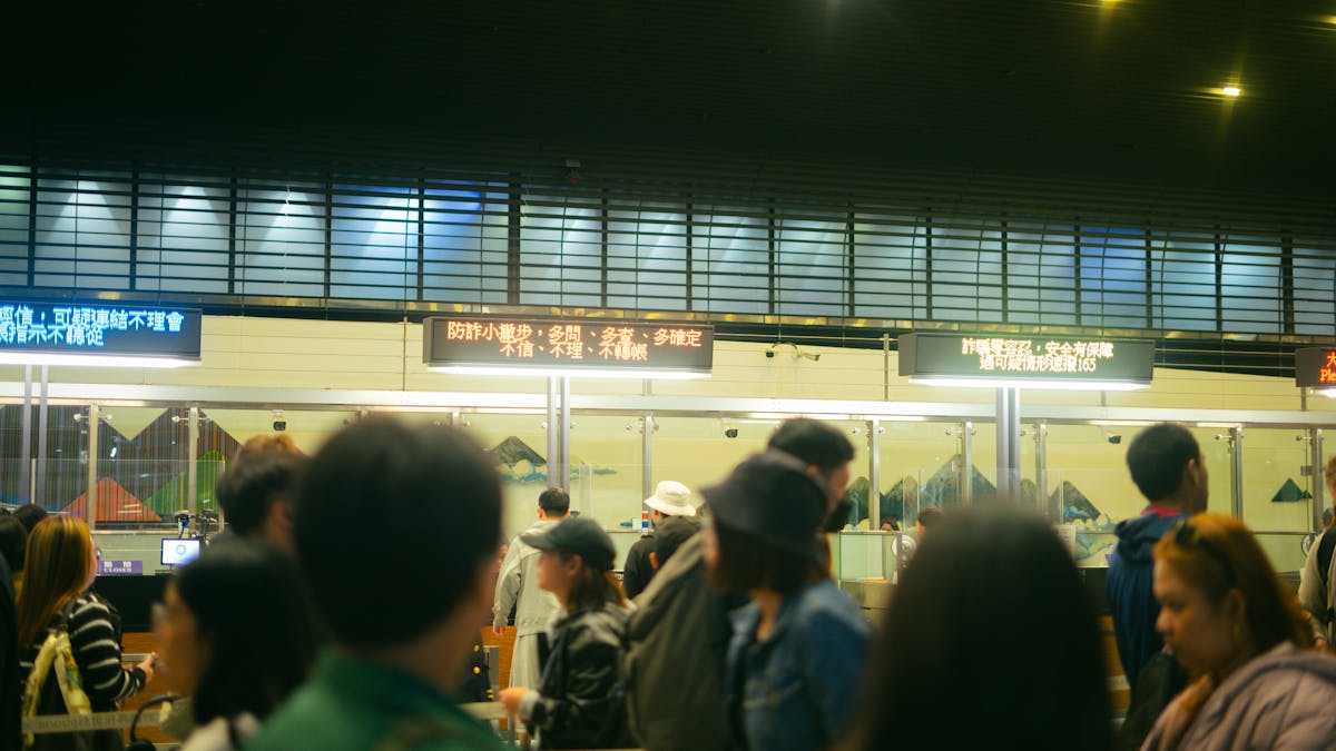 Passport control where an ESTA application for children is checked