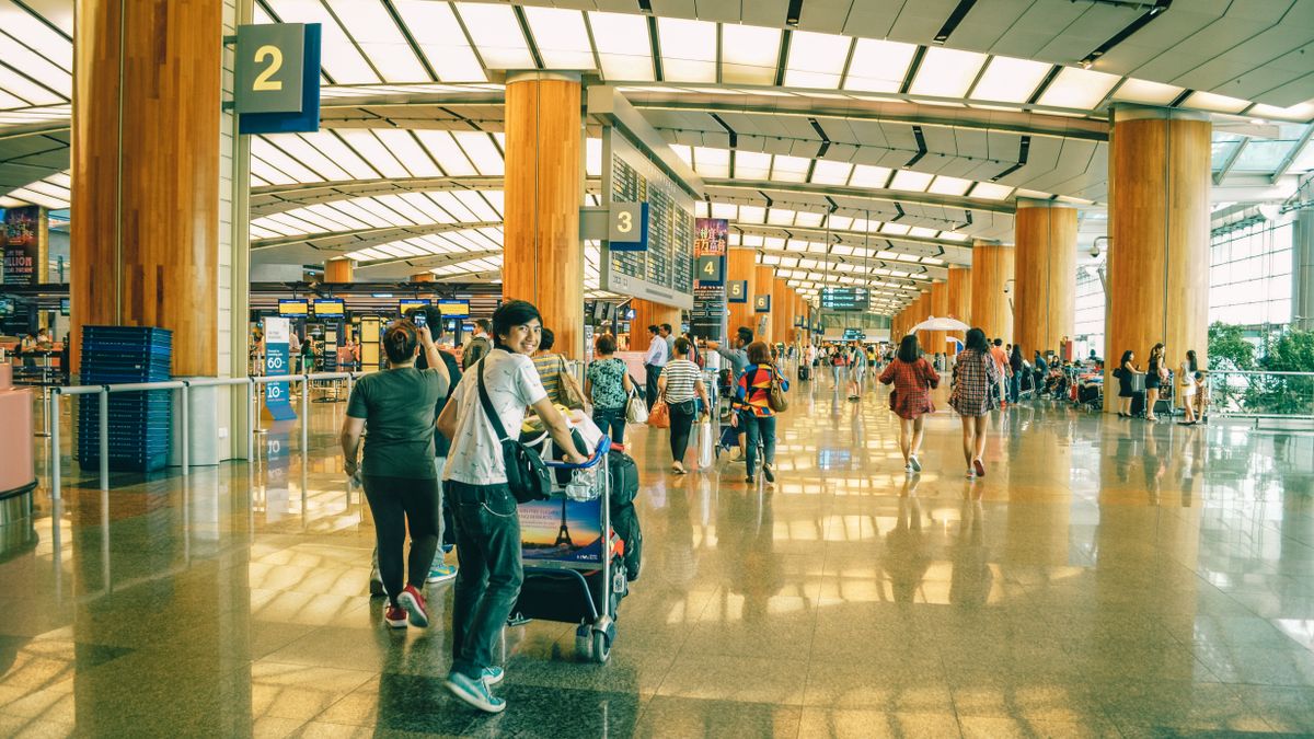 Family presenting ESTA family travel documents at the airport