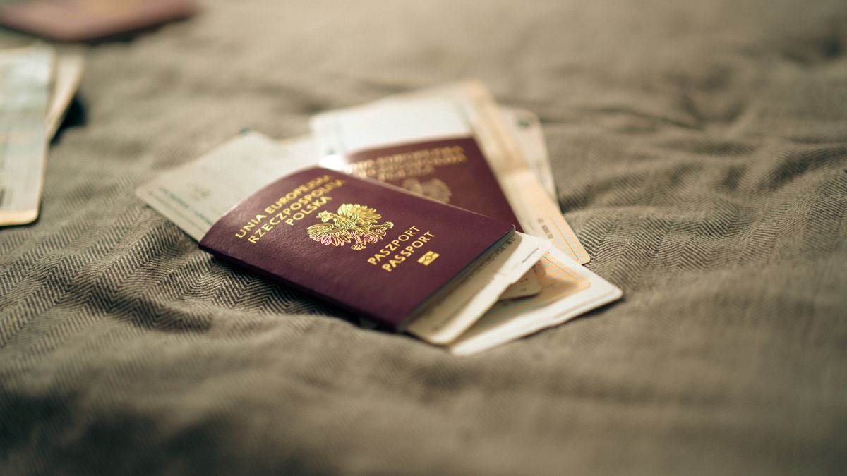 Border officer where ESTA validity is verified