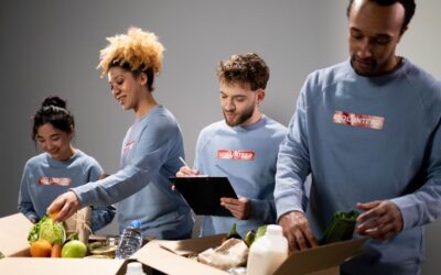 Charity volunteers, illustrating volunteering on an ESTA in the USA