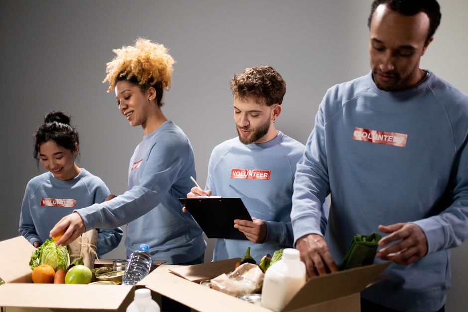 Charity volunteers, illustrating volunteering on an ESTA in the USA