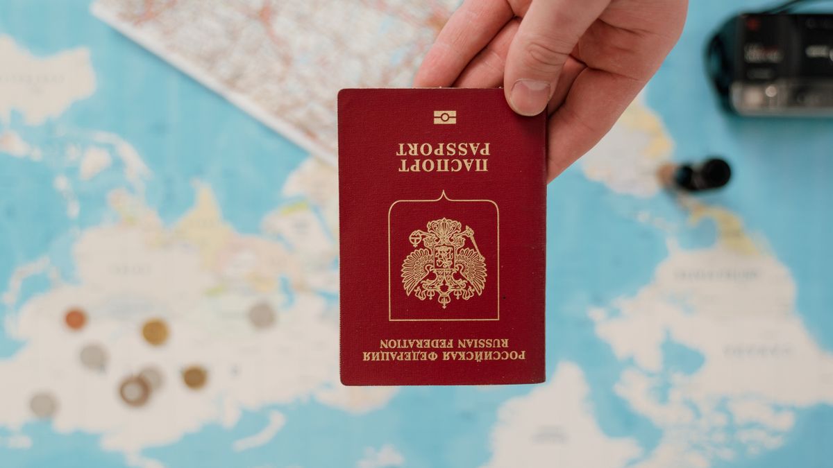 Comparing visa and ESTA options for dual citizen families