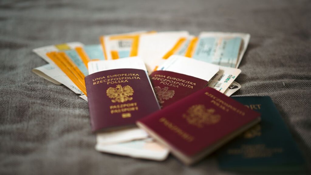 visa-documents-comparison-33497885