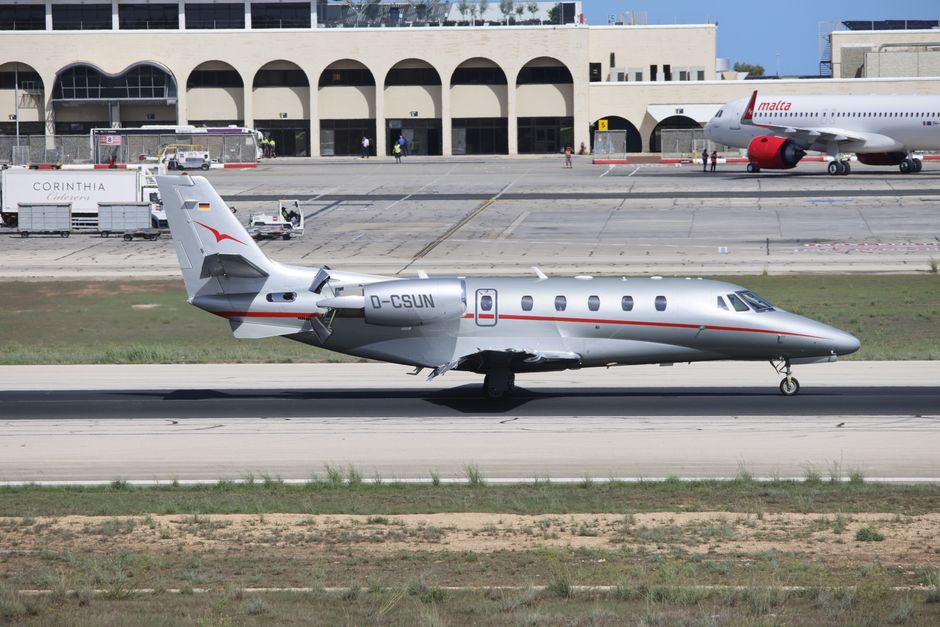 Private aircraft landing at a US airport with border clearance facilities