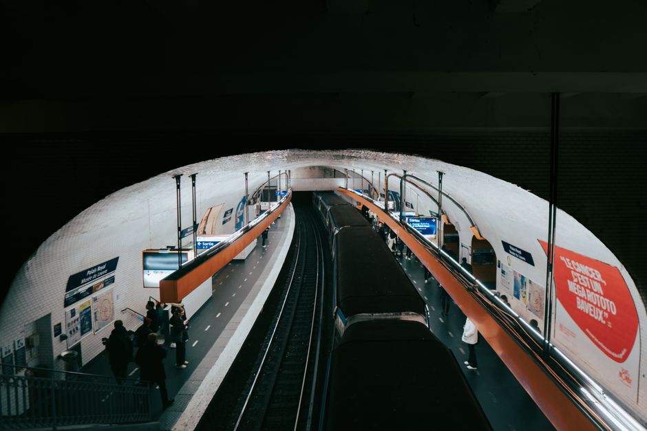 Passengers boarding a subway train at a busy US metro station platform