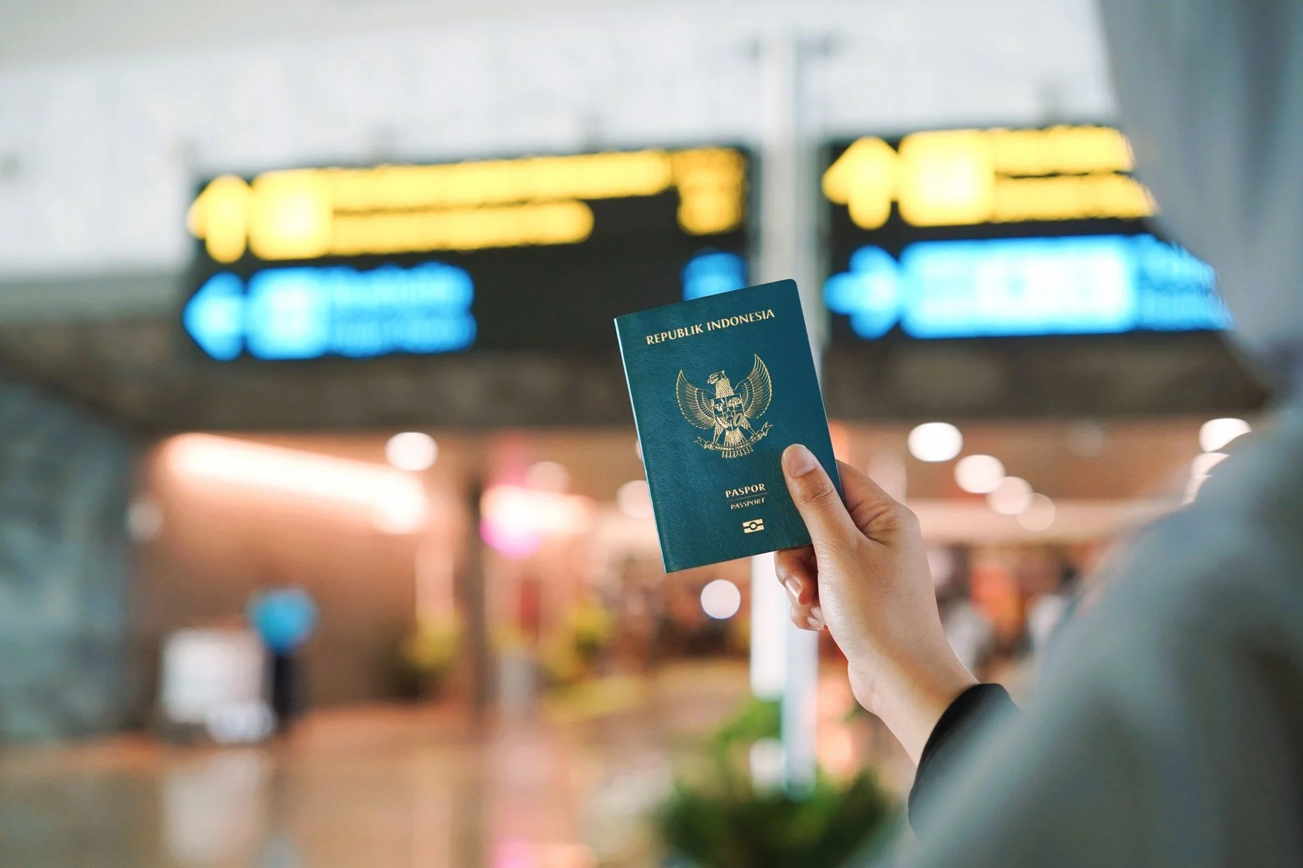 CBP officer checking a passport and ESTA at the Abu Dhabi US preclearance hall